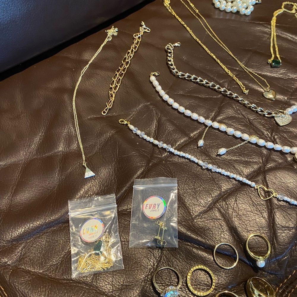 Jewelry bundle - Picture 5 of 5